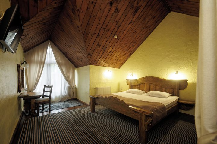 Room 17 of 77