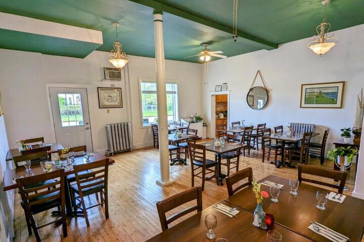 Dining 6 of 18