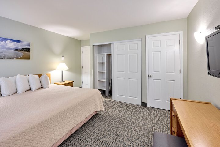 Room 12 of 198