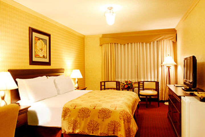 Room 4 of 77