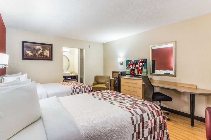Deluxe 2 Double Beds (1 of 10)