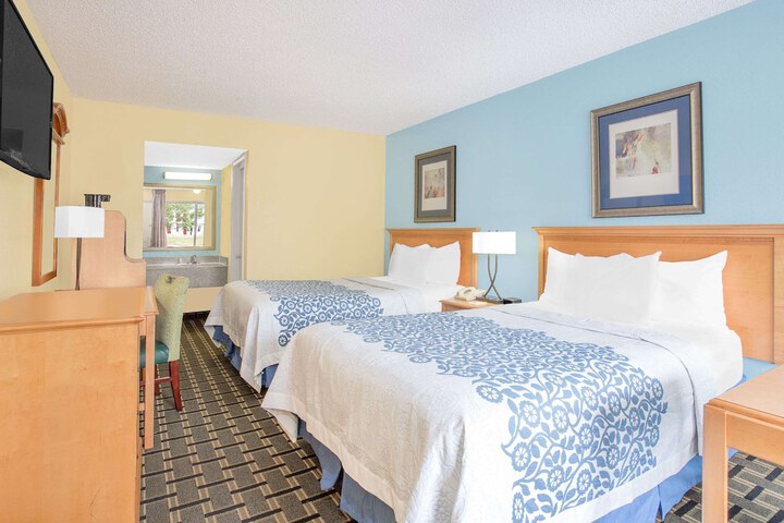 2 Double Beds (4 of 8)