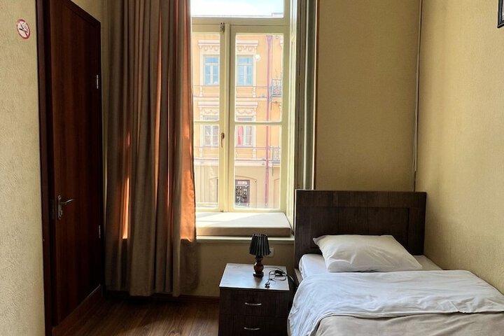 Room 21 of 30