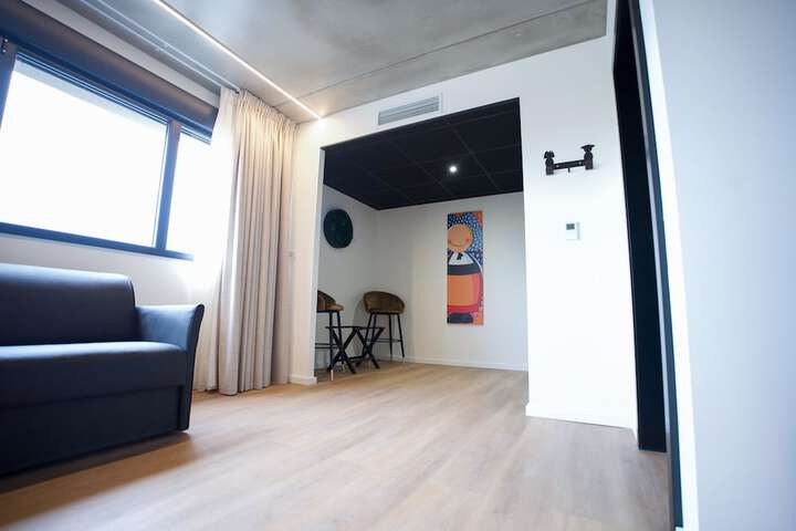 Room 51 of 94