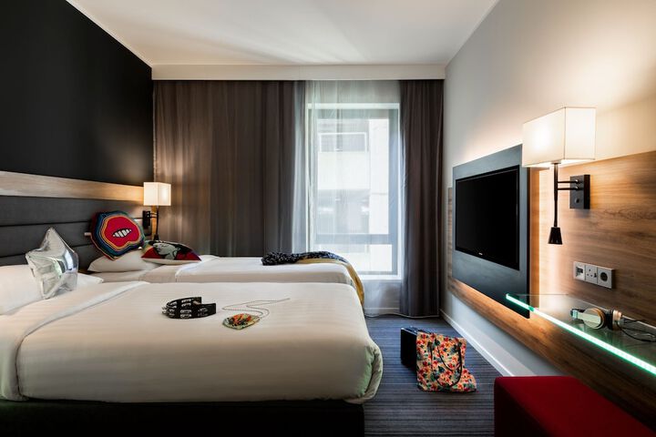 Room 16 of 35