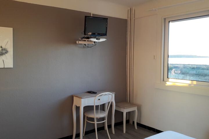 Room 9 of 35