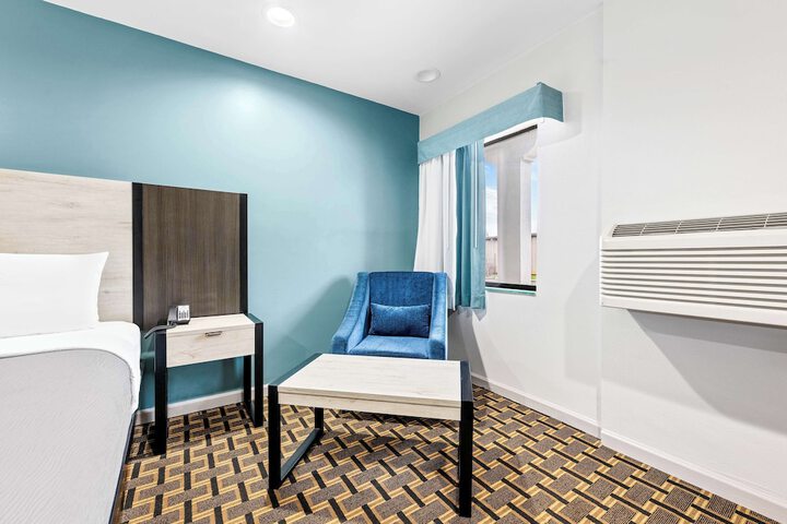 1 King Bed (2 of 12)