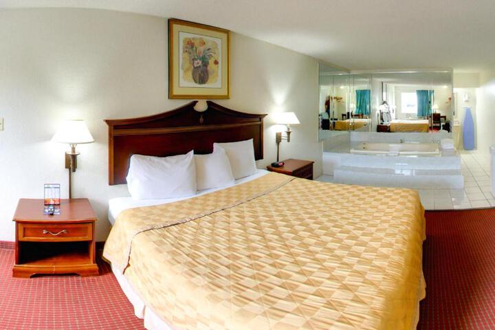 1 King Bed (7 of 8)