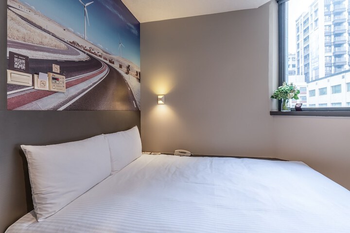 Room 5 of 28