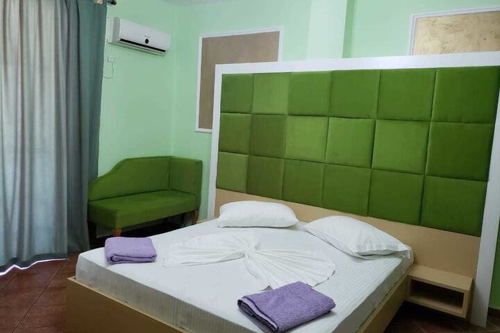 Room 10 of 48