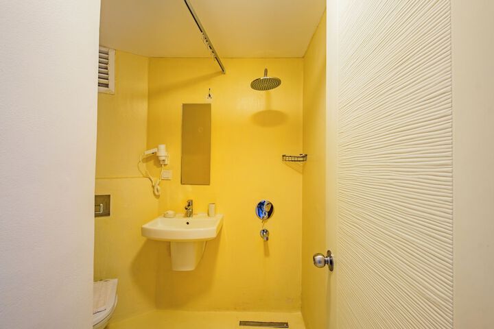 Room 52 of 65