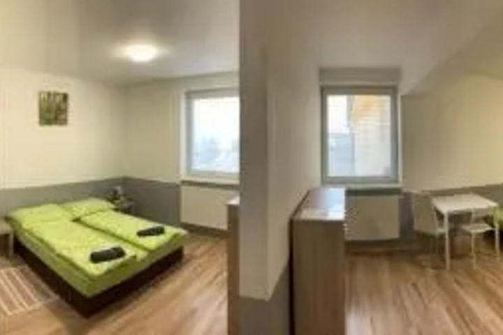 Room 6 of 11
