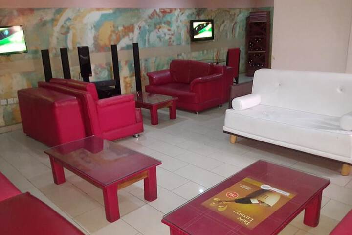 Lounge 42 of 44