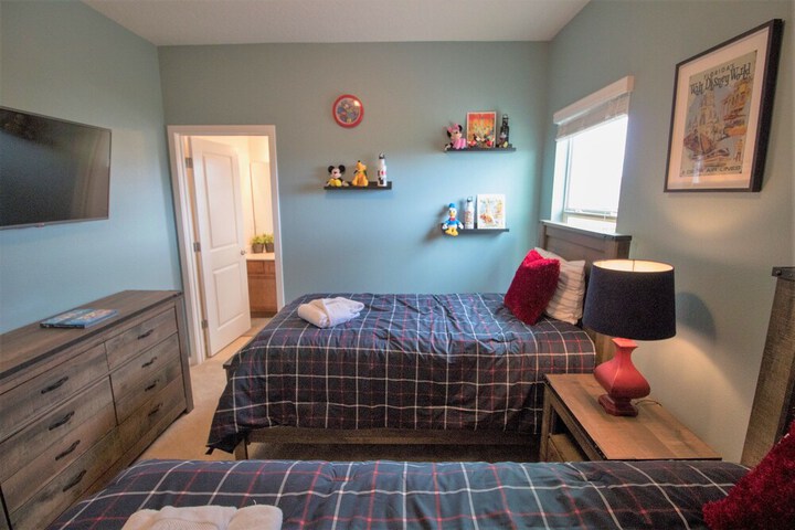 Room 2 of 127