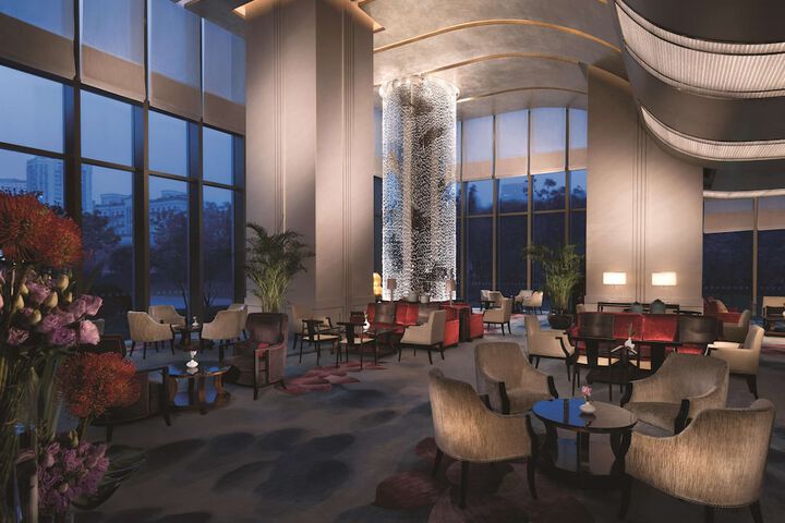 Lounge 69 of 80
