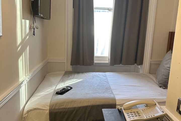 Room 19 of 43