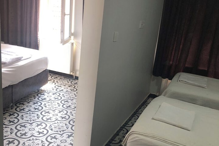 Room 75 of 137