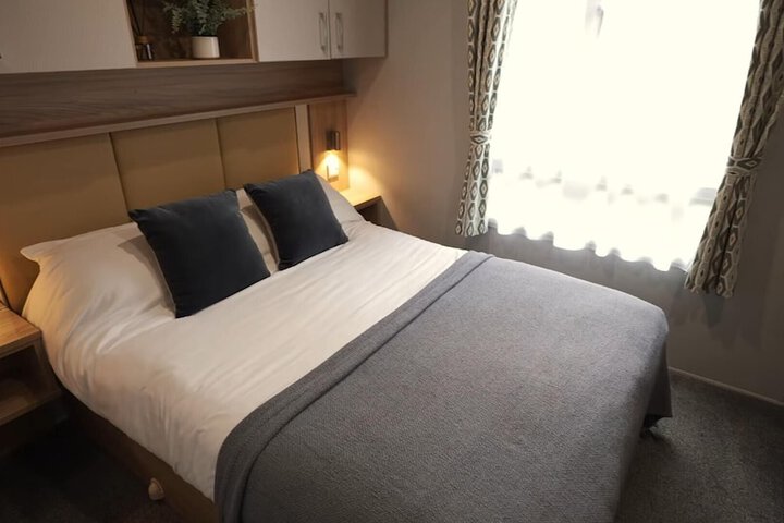 Room 2 of 12