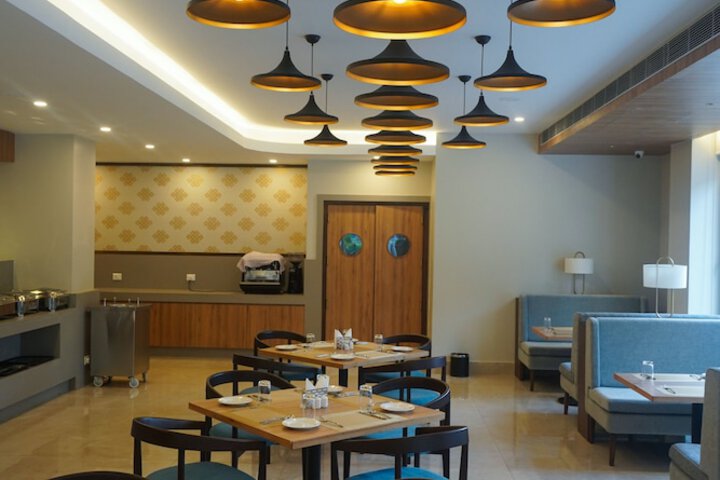 Dining 10 of 13