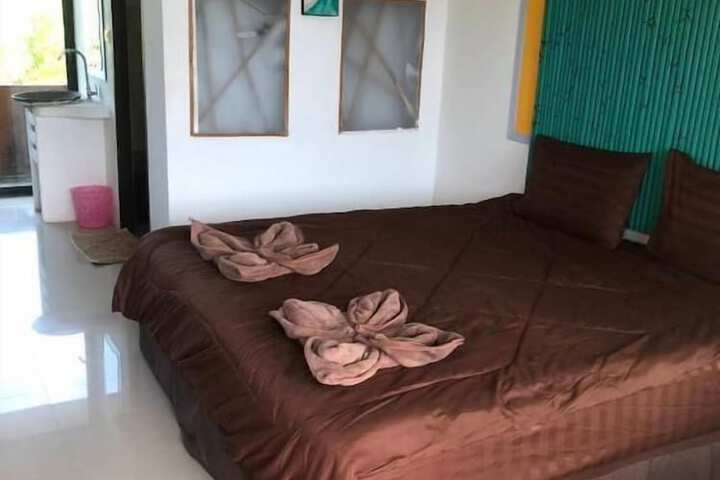 Room 4 of 18