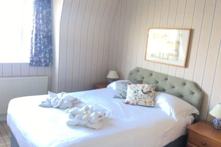 Room 8 of 25