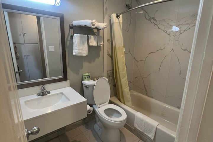 Room 32 of 42