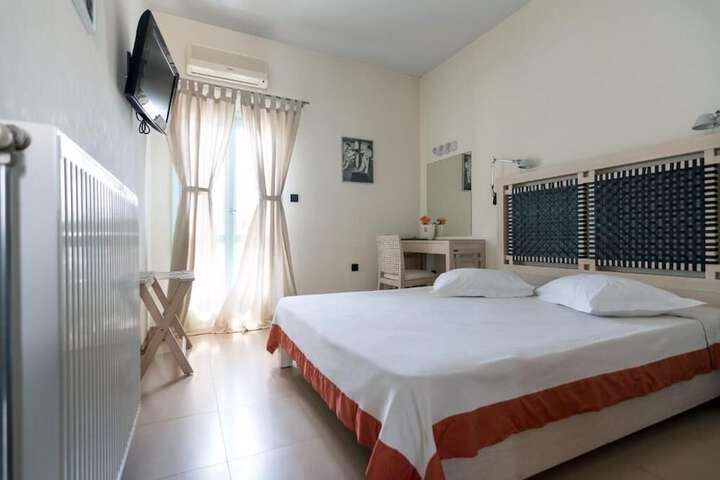Room 8 of 35