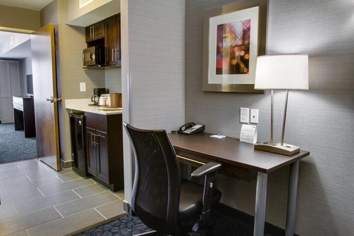 1 King 1 Bedroom Comm Accessible (15 of 17)