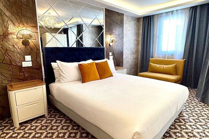 Room 5 of 19