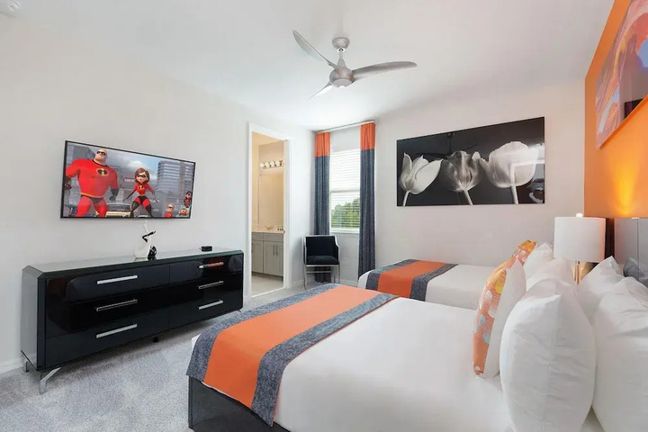 Room 4 of 30