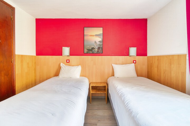 Room 8 of 47
