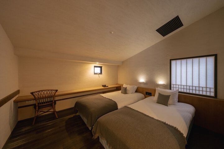 Room 13 of 66