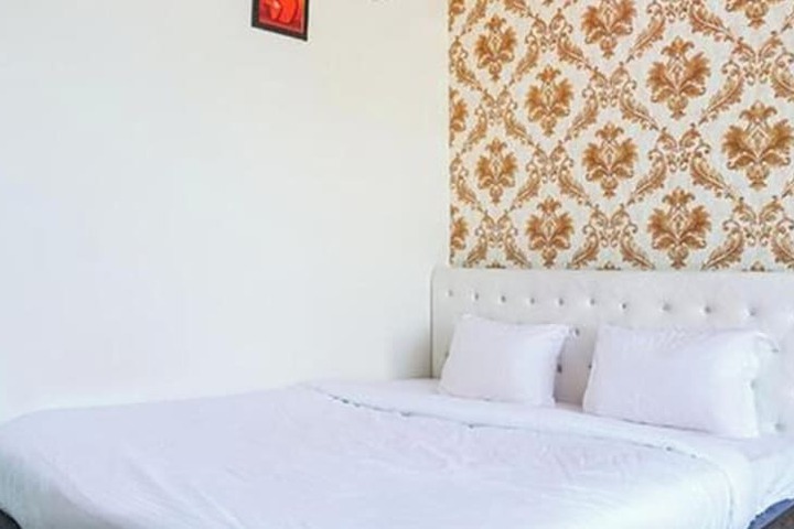 Room 9 of 14