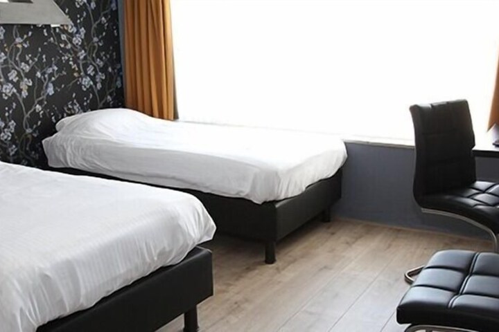Room 8 of 39