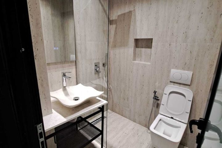 Room 12 of 16