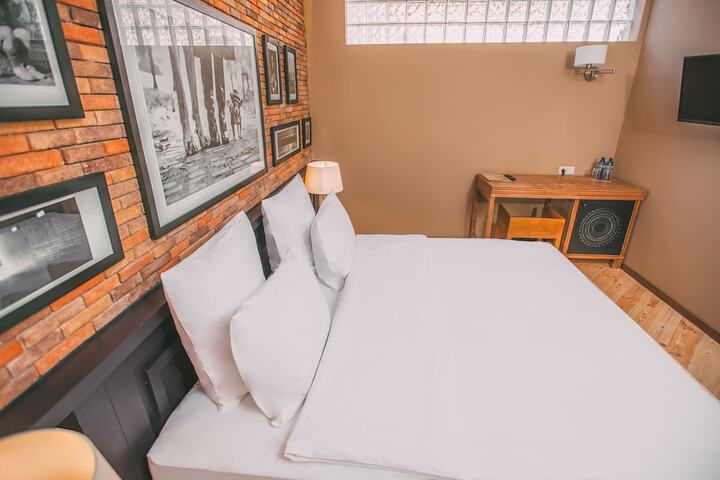 Room 11 of 36