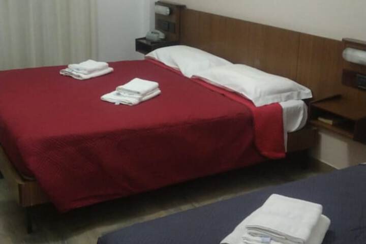Room 13 of 37