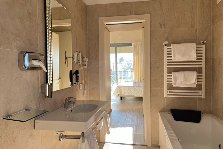 Room 34 of 67