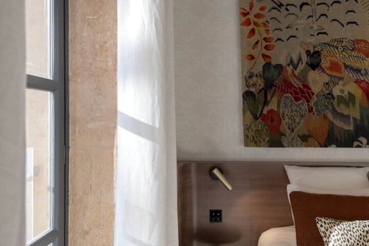 Room 18 of 285