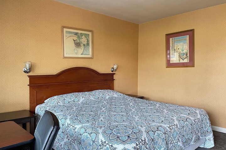 Room 7 of 16