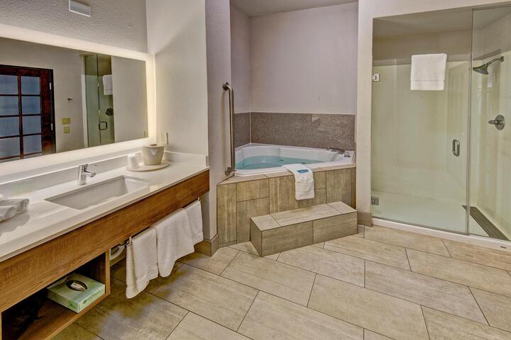 Standard Room, King or Two Doubles (1 of 3)