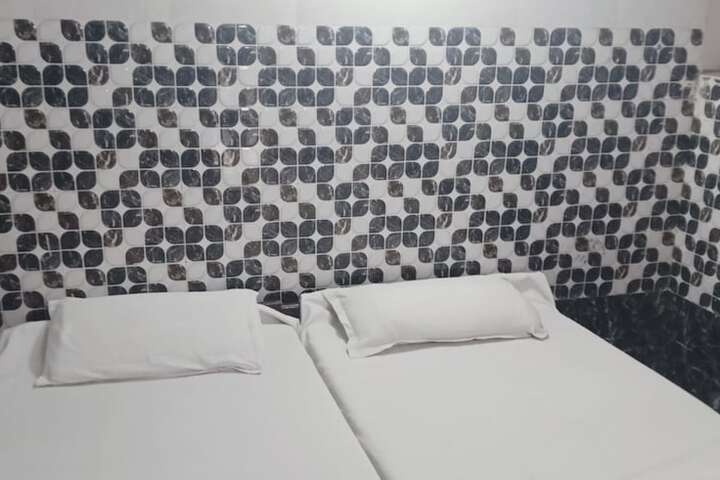 Room 8 of 13