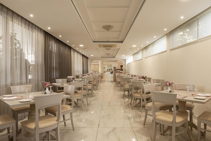 Dining 242 of 340