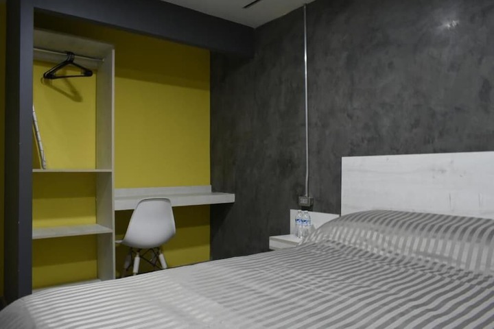 Room 16 of 158