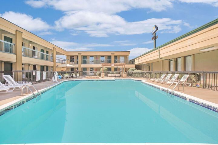 Pool 19 of 26