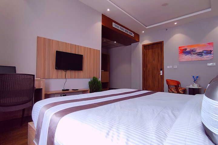 Room 34 of 102