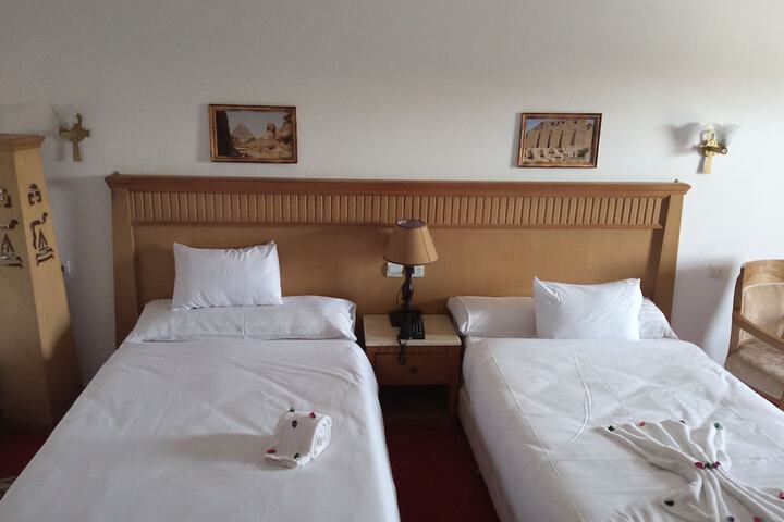 Room 18 of 109