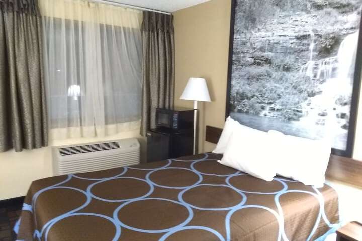 Room 4 of 34