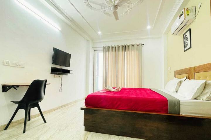 Room 2 of 6