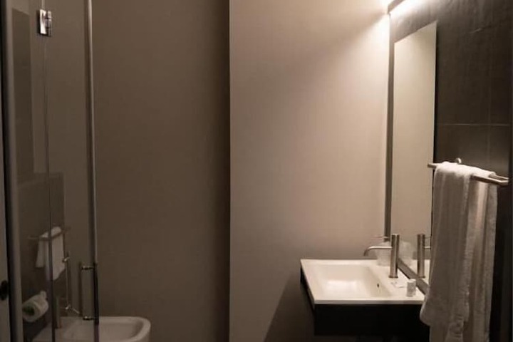Room 15 of 33